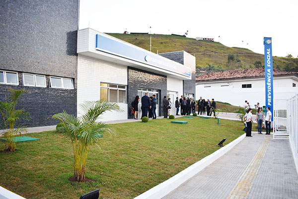 Leia mais sobre o artigo Vereadores participam da inauguração da Agência do INSS, em Guararema